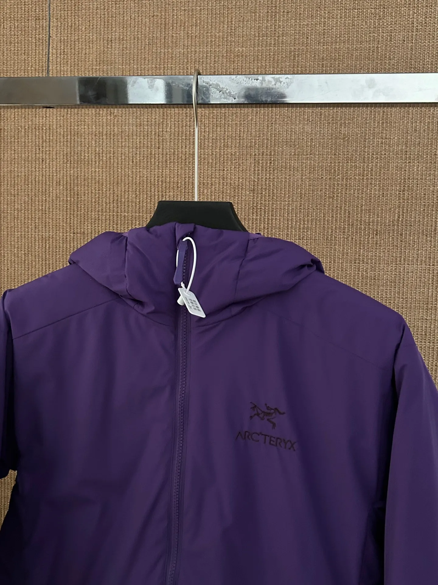 【Arcteryx Atom Hoody 】 : Arcteryx， ， ， 。 ， ， 。 ，Arcteryx ， 。Quality、 ， 。 ， + : ✅ 100% ，Tyono 30 ， ， ✅ ， Wear-Resistant Breathable ✅ ， ， ✅ ， ， ， ✅ 、 ， ， ✅ logo ， ✅ YKK， ✅ ：Coreloft TM Continuous 65 ， ✅（65g/m 2) : ，Breathable ，ATOM Coreloft TM Continuous ， ， ， ， Wear-Resistant ， ， ， 。